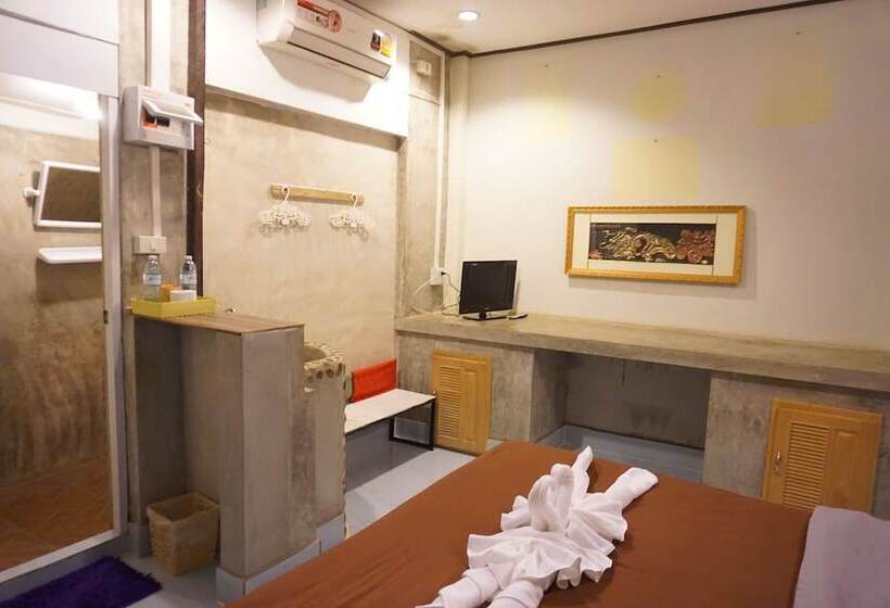 Hotelli Chiangkhan Modern Home