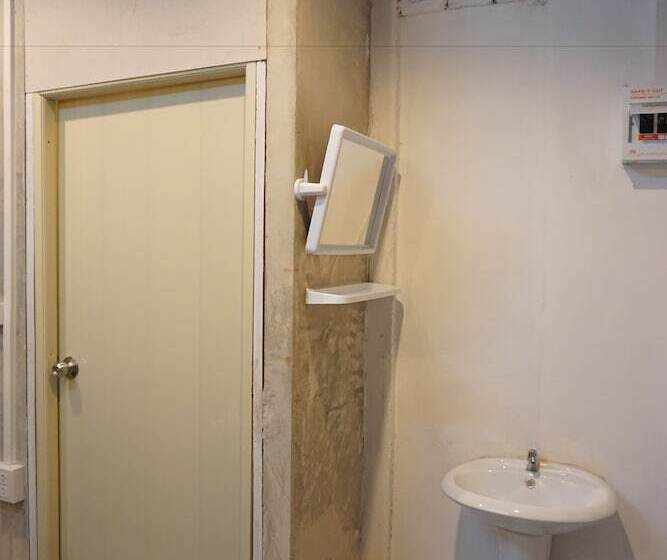 Hotelli Chiangkhan Modern Home