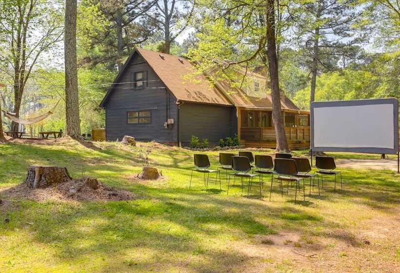 Hot Tub & Hiking Trails: Luxe Georgia Farm Retreat