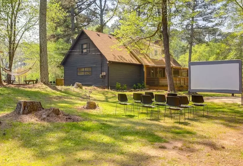 Hot Tub & Hiking Trails: Luxe Georgia Farm Retreat