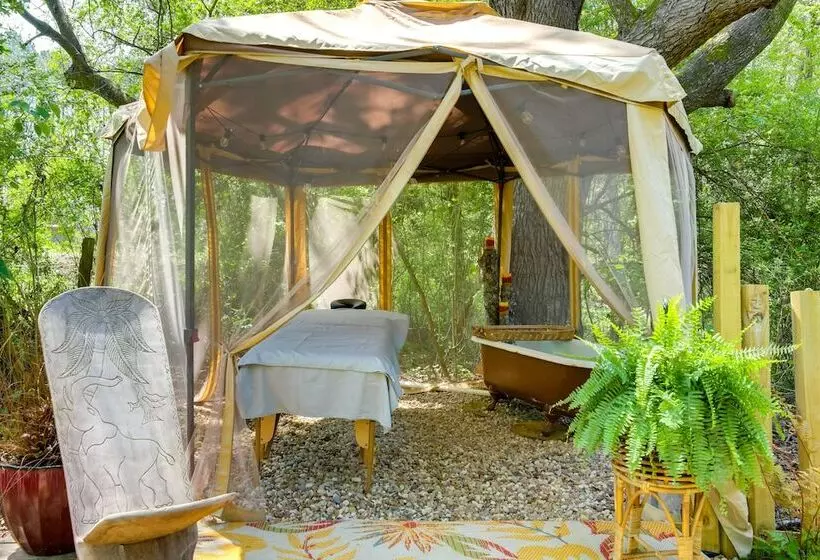 Hot Tub & Hiking Trails: Luxe Georgia Farm Retreat