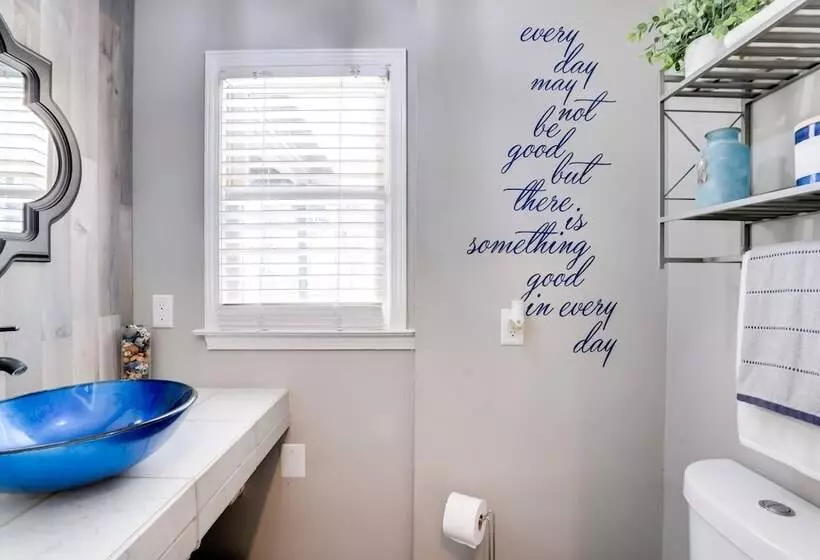 Hot Tub & Hiking Trails: Luxe Georgia Farm Retreat