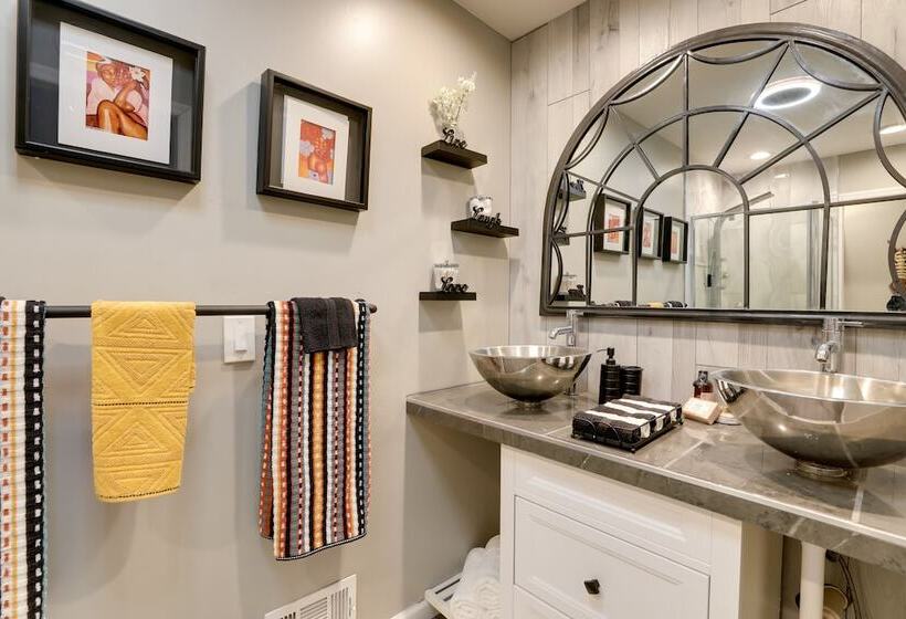 Hot Tub & Hiking Trails: Luxe Georgia Farm Retreat