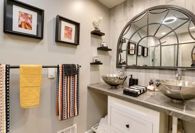 Hot Tub & Hiking Trails: Luxe Georgia Farm Retreat