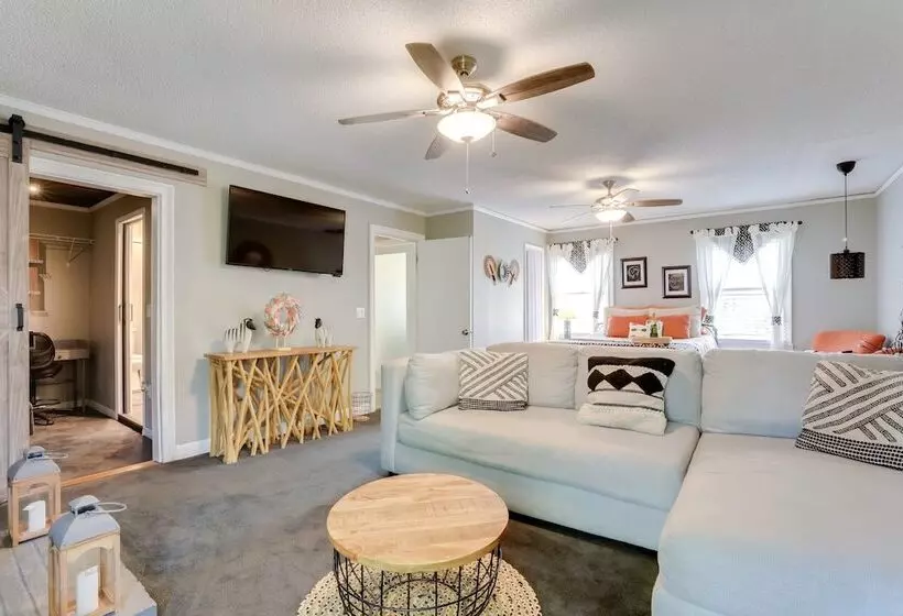 Hot Tub & Hiking Trails: Luxe Georgia Farm Retreat