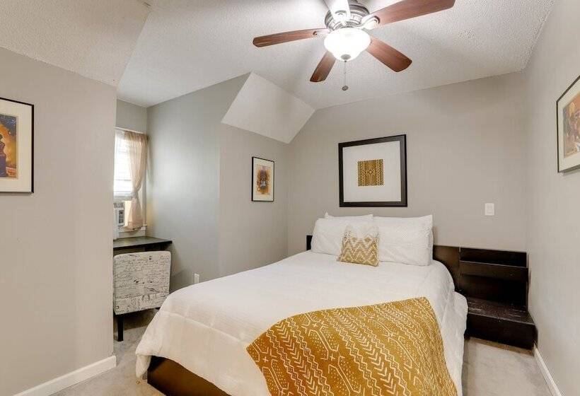 Hot Tub & Hiking Trails: Luxe Georgia Farm Retreat