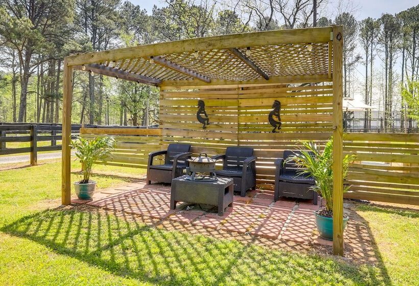 Hot Tub & Hiking Trails: Luxe Georgia Farm Retreat