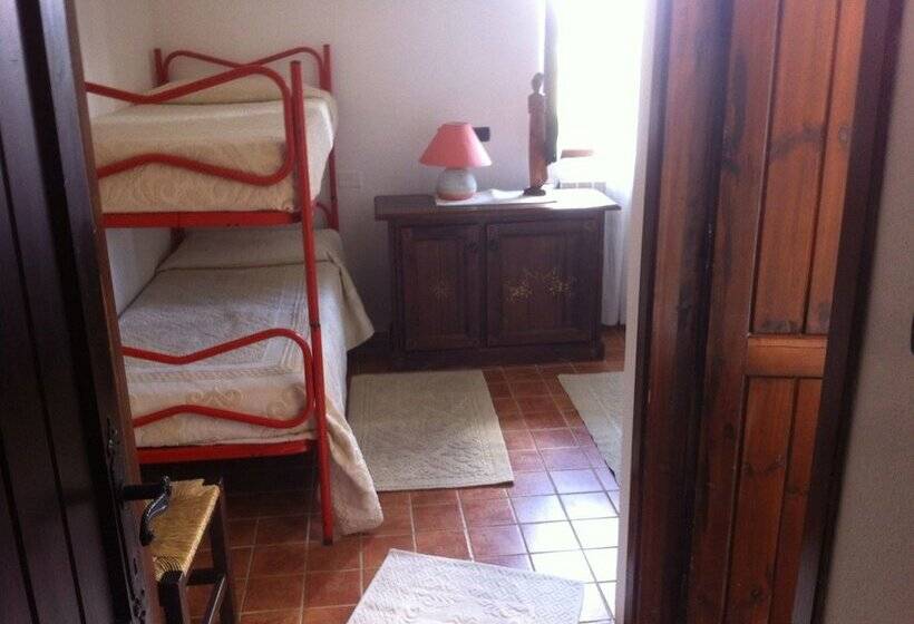 بنسيون Ai Monti Del Gennargentu