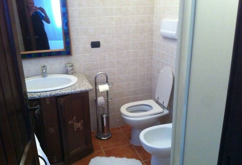 بنسيون Ai Monti Del Gennargentu