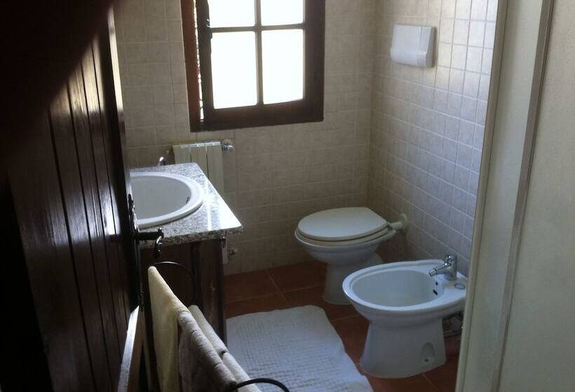 بنسيون Ai Monti Del Gennargentu