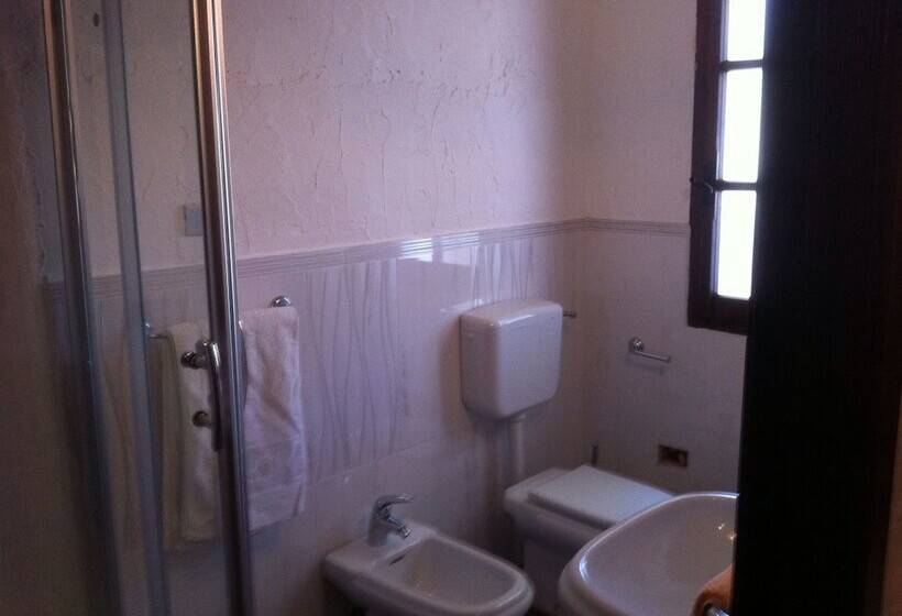 بنسيون Ai Monti Del Gennargentu