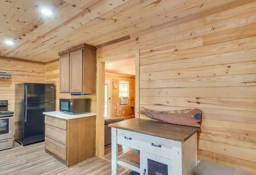 Quiet Hemphill Cabin Retreat Near Toledo Bend Lake