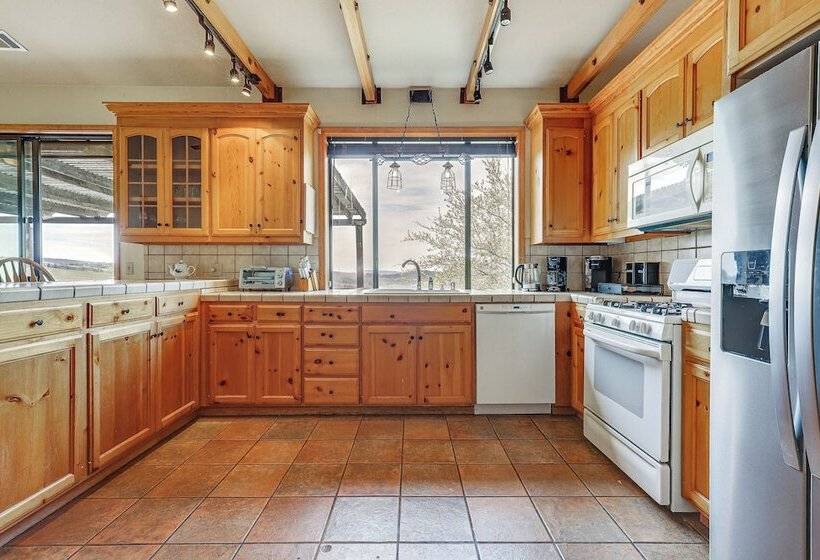 Secluded Home In The Heart Of Wine Country!