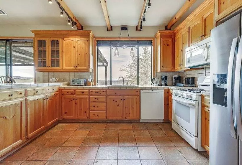 Secluded Home In The Heart Of Wine Country!
