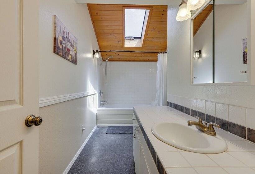 Secluded Home In The Heart Of Wine Country!