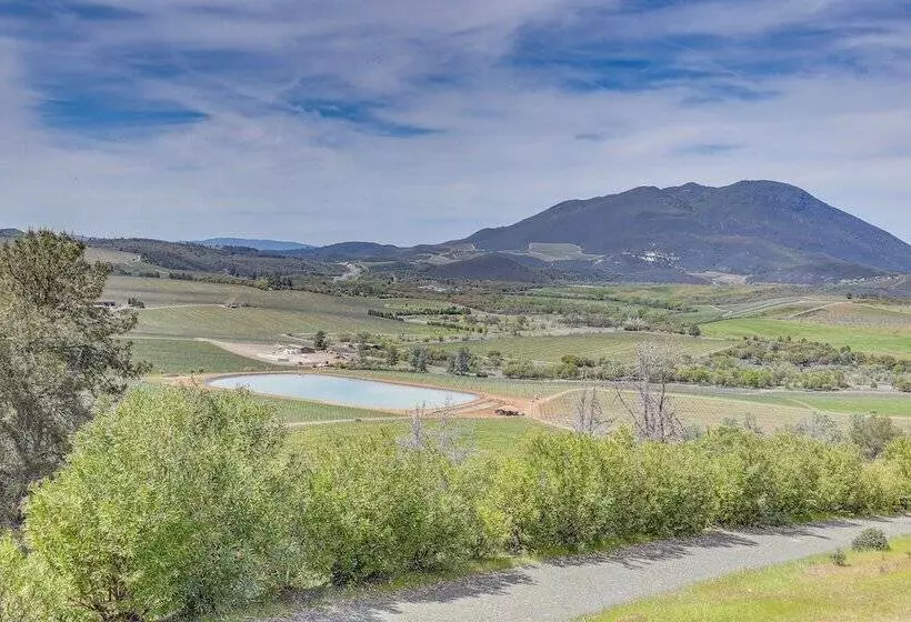 Secluded Home In The Heart Of Wine Country!
