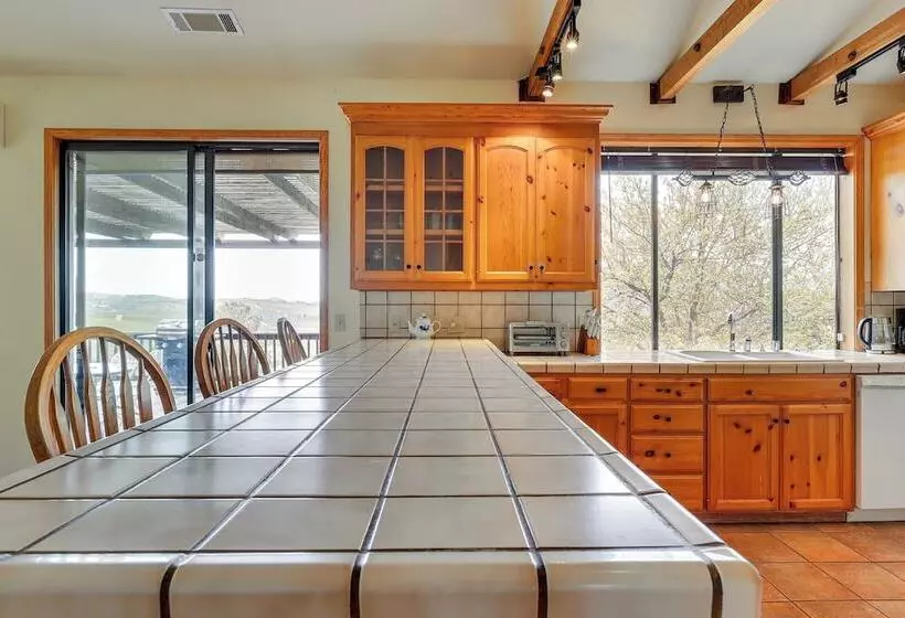 Secluded Home In The Heart Of Wine Country!