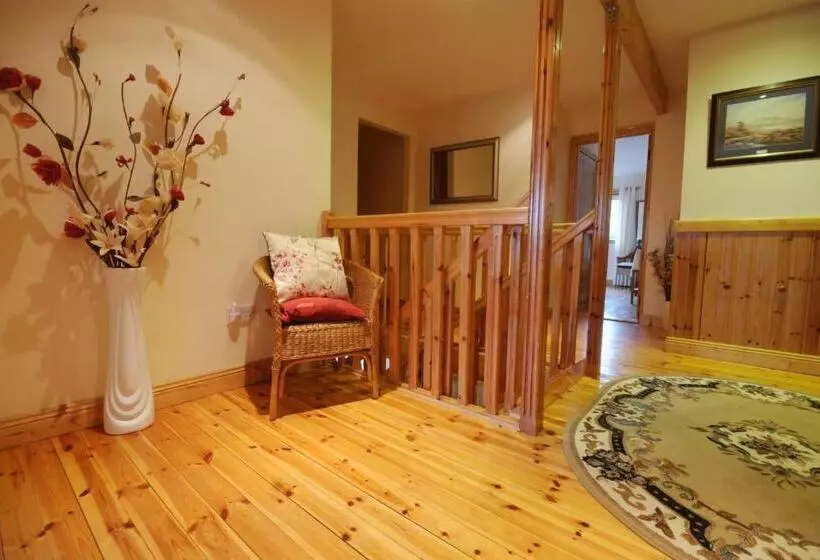 Aamiaismajoitus (B&B) Lough Dan House