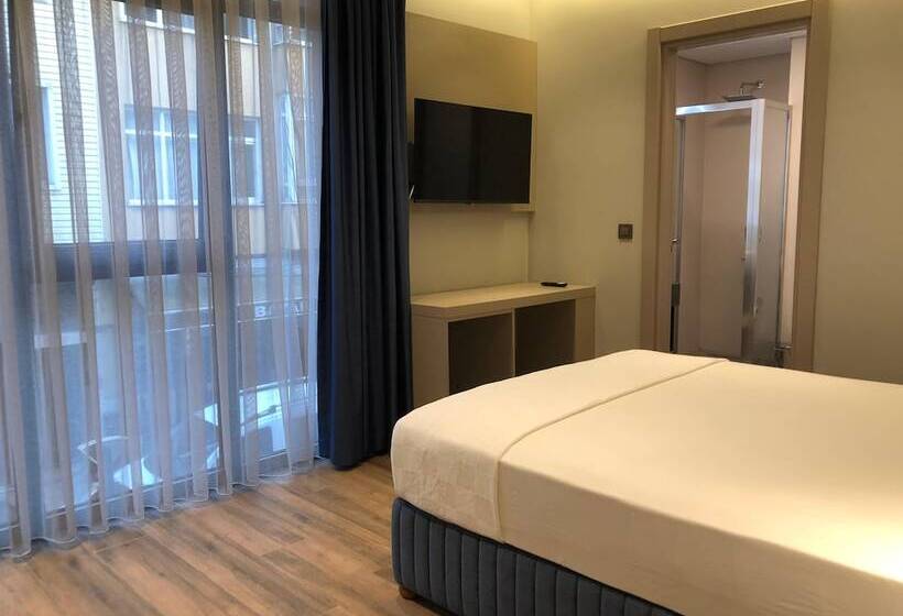 هتل The Palm Bosphorus