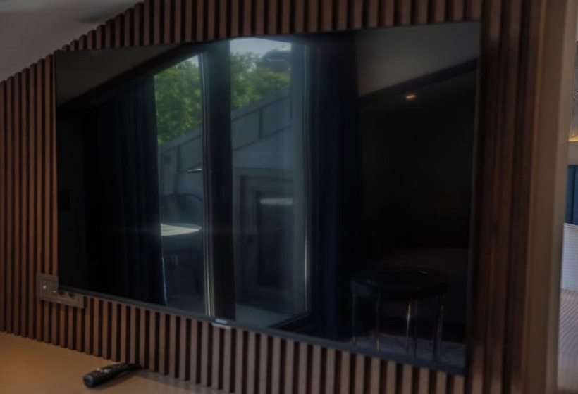 هتل The Palm Bosphorus