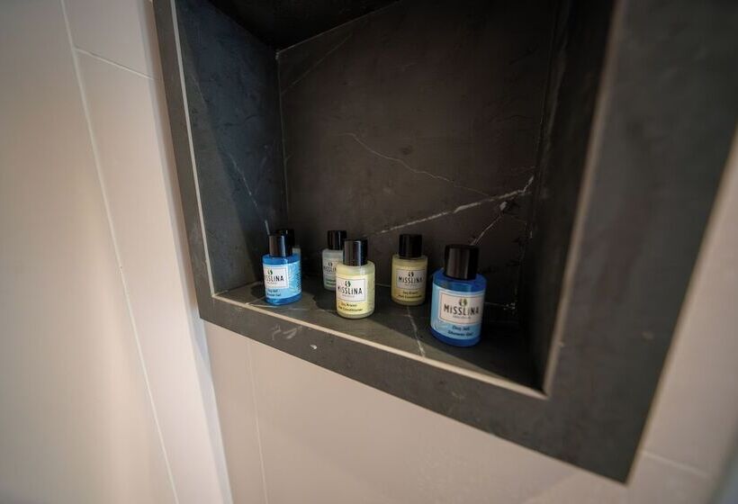 هتل The Palm Bosphorus