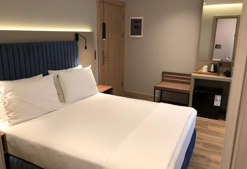 هتل The Palm Bosphorus