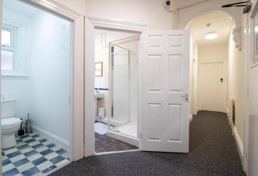 پانسیون Pebbles Guest House Room 3