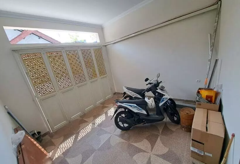 Hotelli Oyo 94026 Uma Arda Hometown