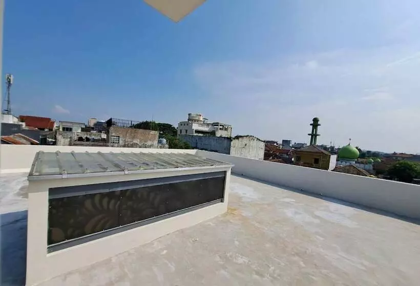 Hotelli Oyo 94026 Uma Arda Hometown