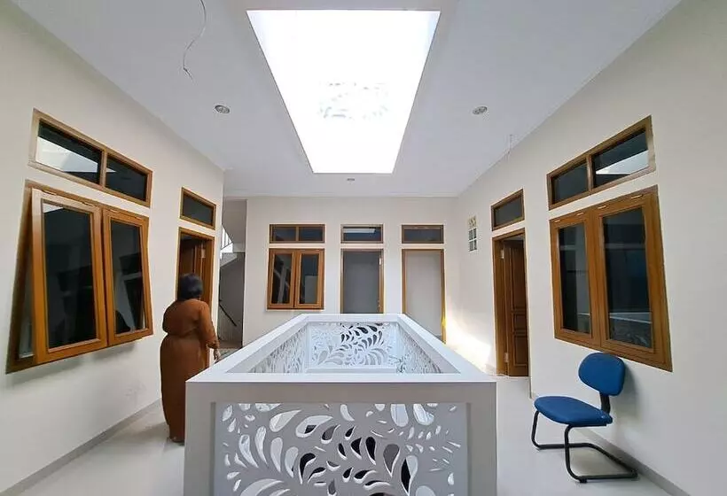 Hotelli Oyo 94026 Uma Arda Hometown