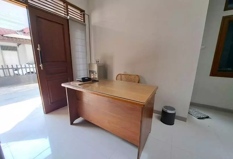 Hotelli Oyo 94026 Uma Arda Hometown