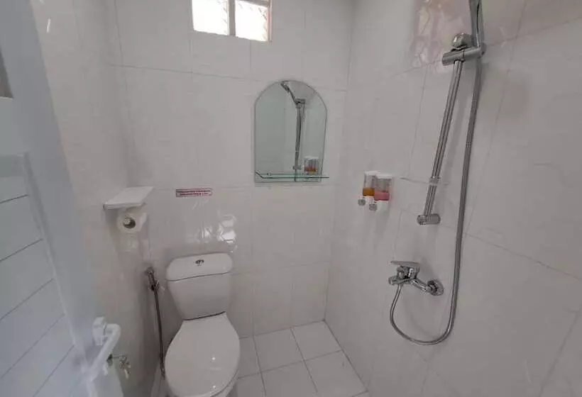 Hotelli Oyo 94026 Uma Arda Hometown