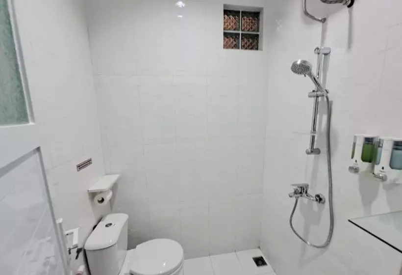 Hotelli Oyo 94026 Uma Arda Hometown