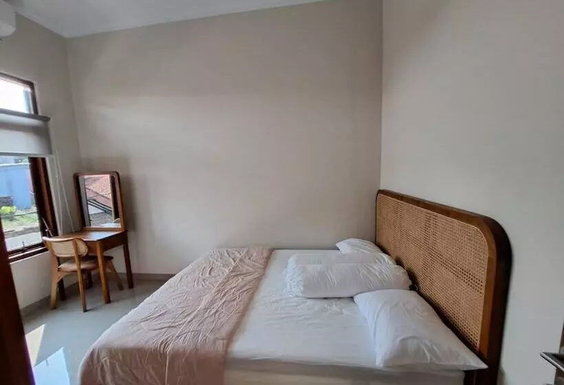 Hotelli Oyo 94026 Uma Arda Hometown