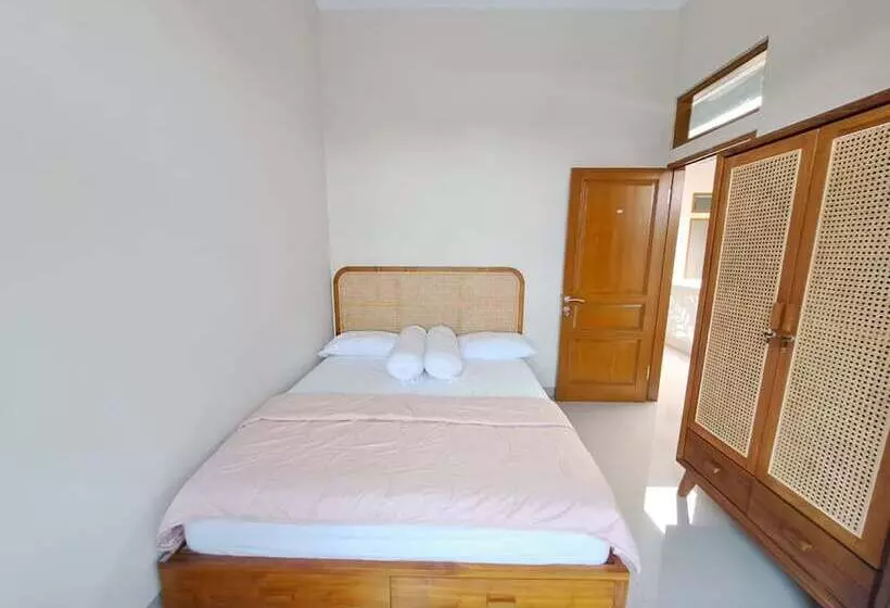 Hotelli Oyo 94026 Uma Arda Hometown