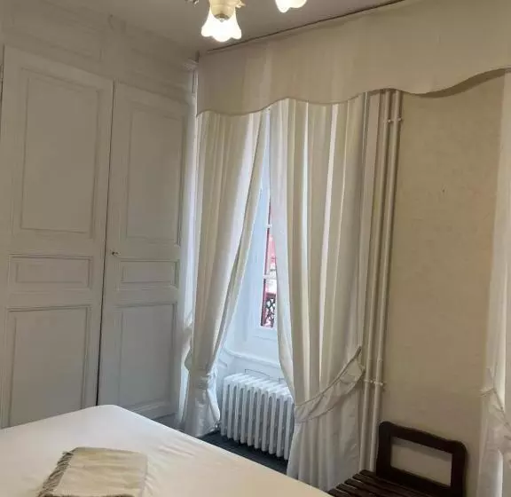 ホテル Hôtel Restaurant Le Beffroi