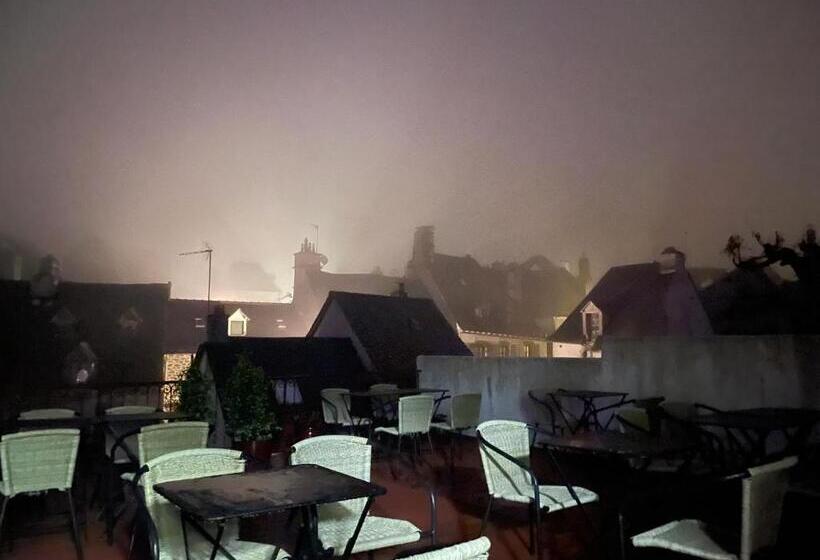 호텔 Hôtel Restaurant Le Beffroi