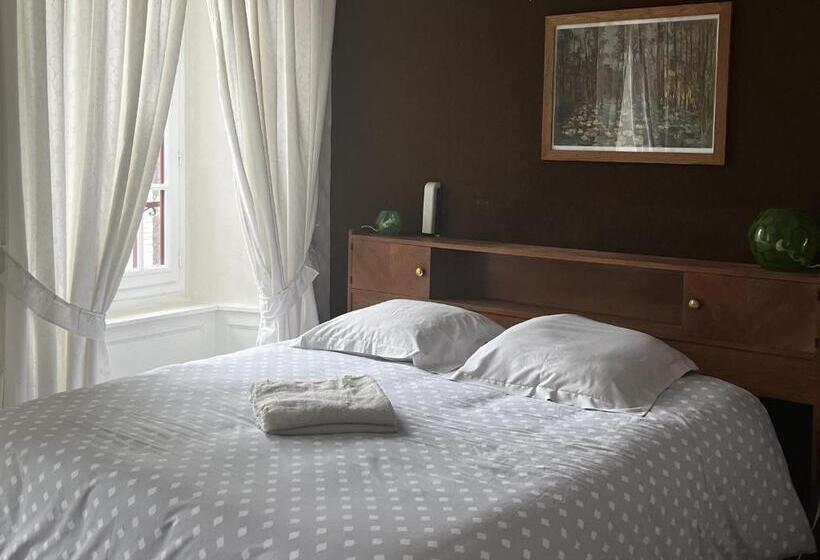 호텔 Hôtel Restaurant Le Beffroi