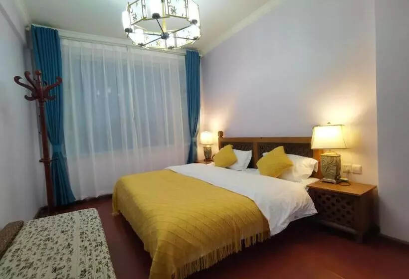 ユースホステル Mama Naxi Guesthouse