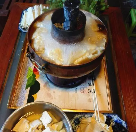 ユースホステル Mama Naxi Guesthouse