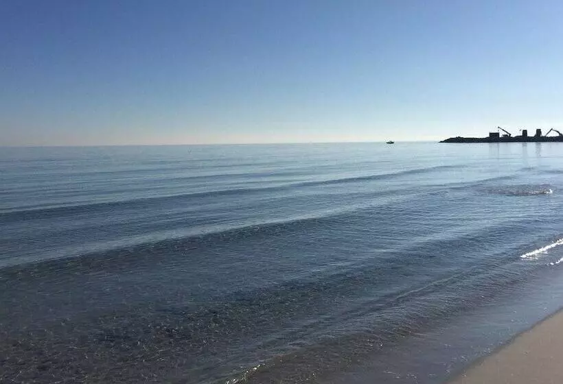 ホテル Al Faro Spiaggia La Cinta Santeodoro