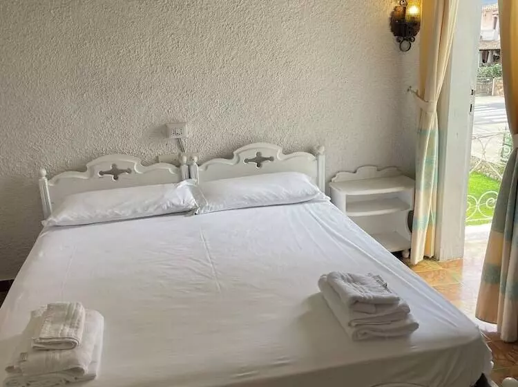 ホテル Al Faro Spiaggia La Cinta Santeodoro