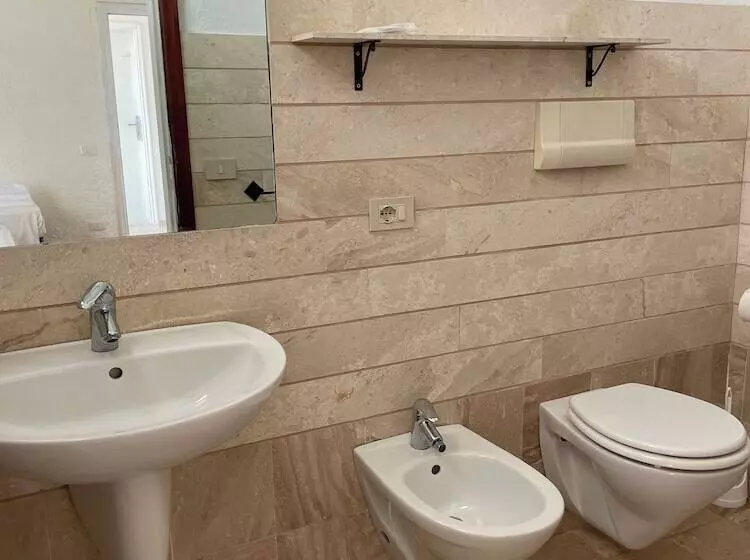 ホテル Al Faro Spiaggia La Cinta Santeodoro