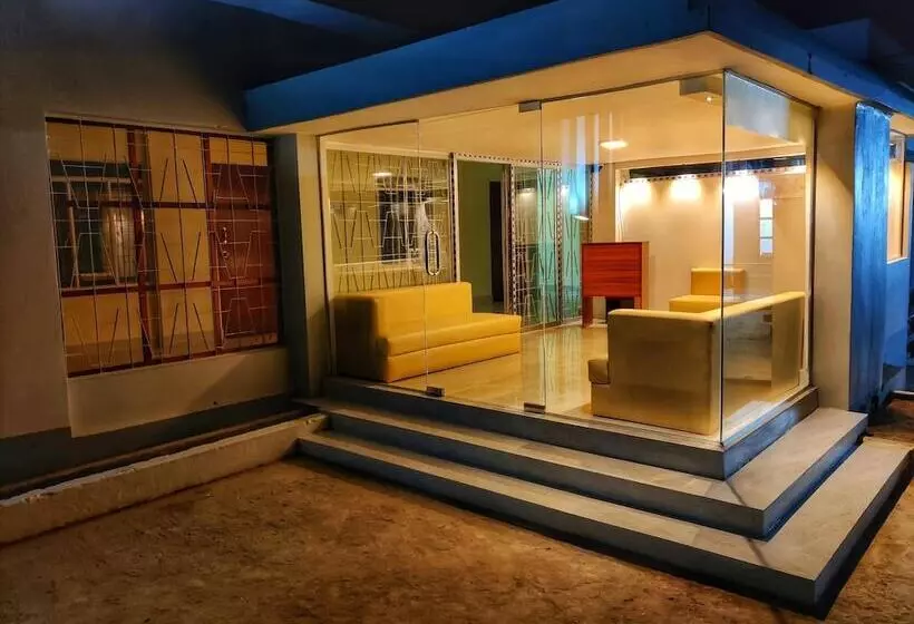 هتل Asroy Guest House