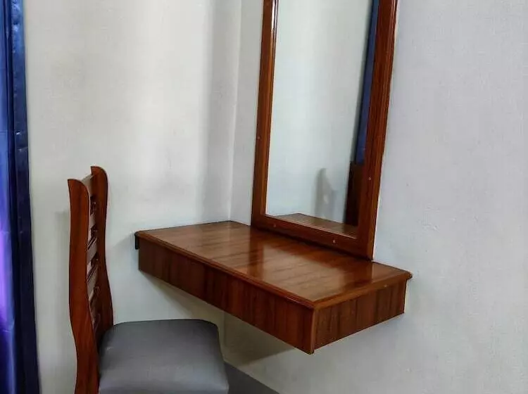 هتل Asroy Guest House