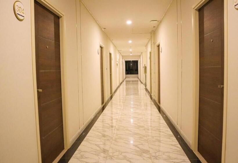 Hotel โรงแรม ไอยรา ริเวอร์ไรน์ นครพนม