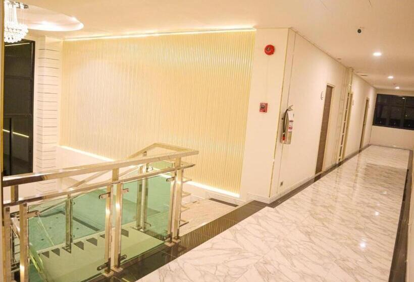 Hotel โรงแรม ไอยรา ริเวอร์ไรน์ นครพนม