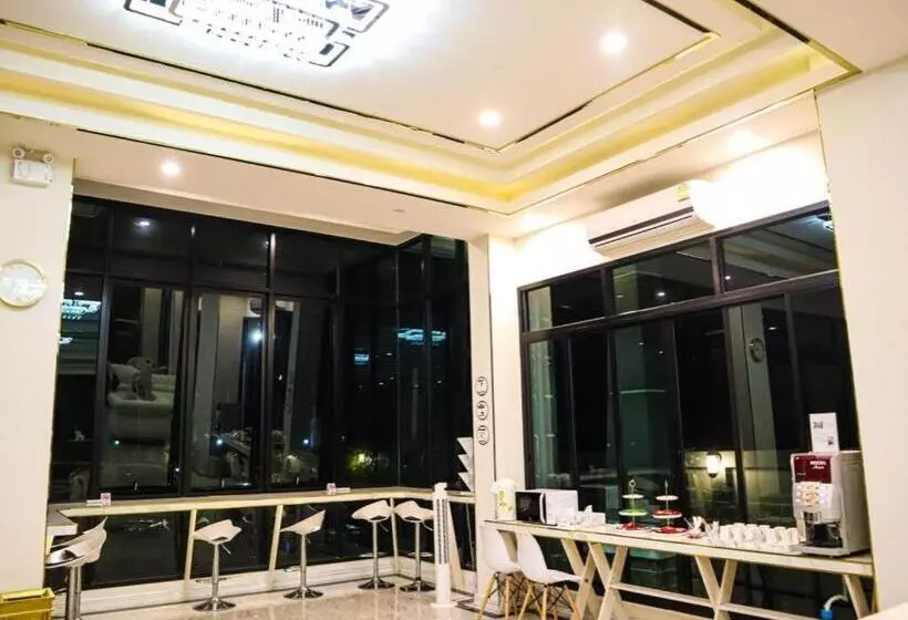 Hotelli โรงแรม ไอยรา ริเวอร์ไรน์ นครพนม