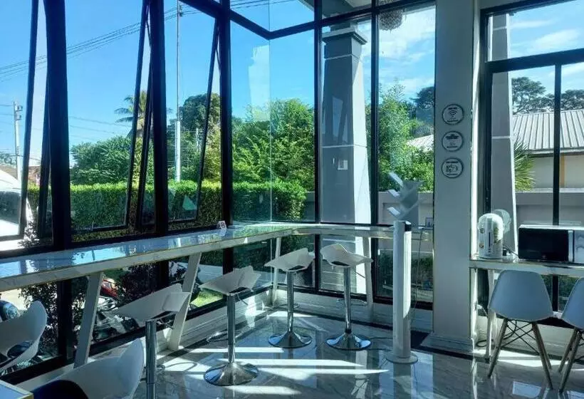 Hotelli โรงแรม ไอยรา ริเวอร์ไรน์ นครพนม