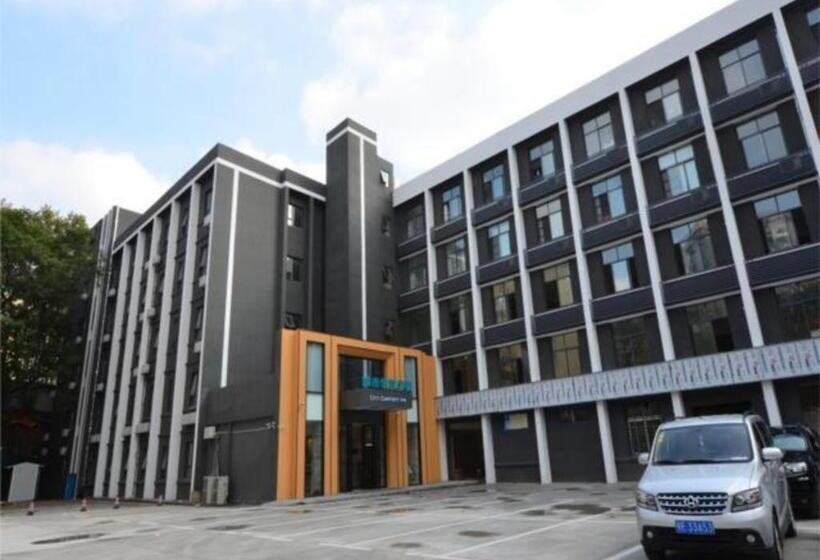Hotel City Comfort Inn Wuhan Optics Valley Ouyada Yangjiawan Metro Station